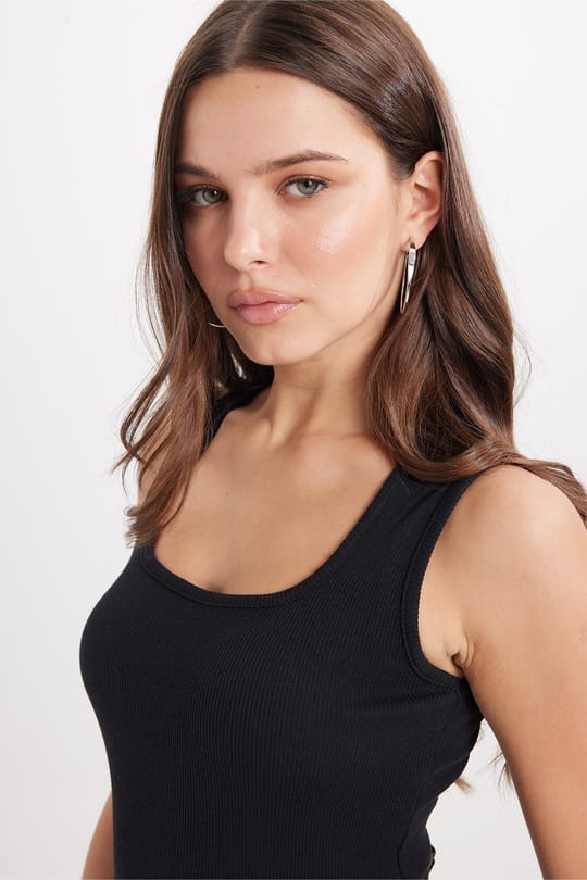 Kadın Slim Fit Dar Kesim Askılı Kare Yaka Pamuklu Siyah Crop Atlet