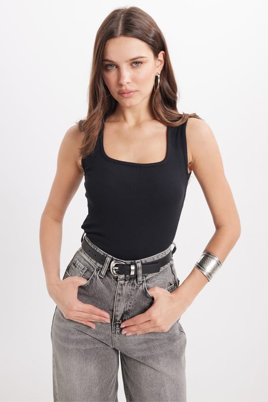 Kadın Slim Fit Dar Kesim Askılı Kare Yaka Pamuklu Siyah Crop Atlet