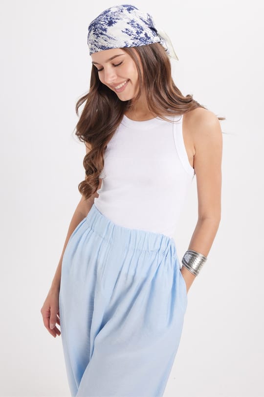 Kadın Slim Fit Dar Kesim Pamuklu Askılı Bisiklet Yaka Beyaz Crop Atlet