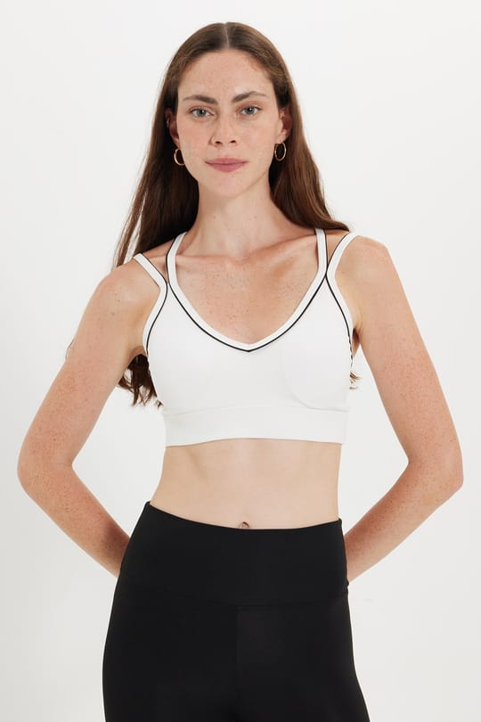 Kadın Slim Fit Dar Kesim Çapraz Bağlamalı Askılı V Yaka Beyaz Crop