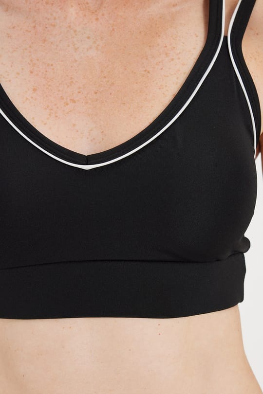Kadın Slim Fit Dar Kesim Çapraz Bağlamalı Askılı V Yaka Siyah Crop