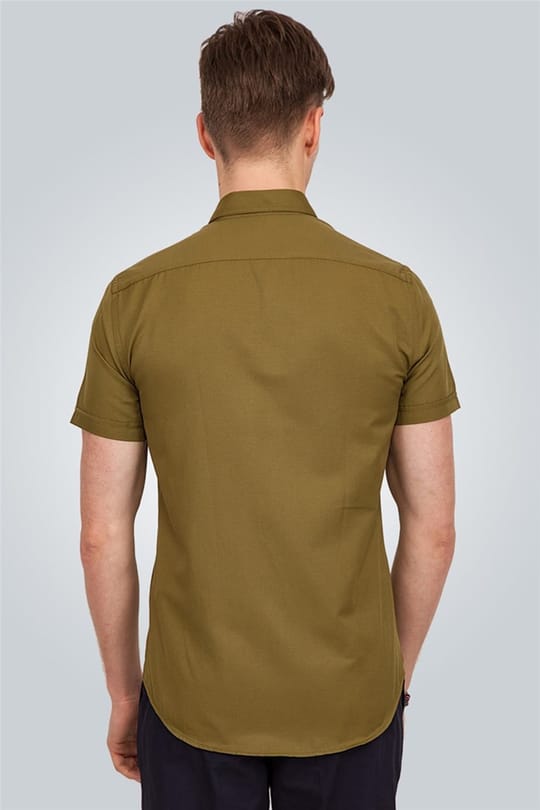 Erkek Slim Fit Dar Kesim Kısa Kollu Pamuklu Oxford Doku Kolay Ütülenebilir Haki Düğmeli Yaka Gömlek