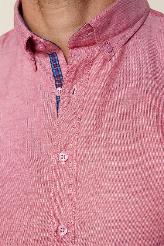 Erkek Slim Fit Dar Kesim Uzun Kollu Pamuklu Oxford Doku Kolay Ütülenebilir Bordo Düğmeli Yaka Gömlek