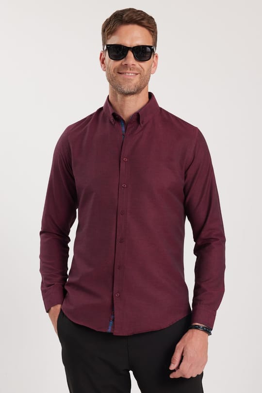 Erkek Slim Fit Dar Kesim Uzun Kollu Pamuklu Oxford Doku Kolay Ütülenebilir Bordo Düğmeli Yaka Gömlek