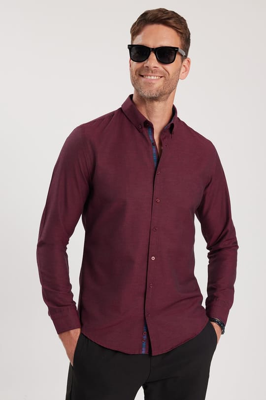 Erkek Slim Fit Dar Kesim Uzun Kollu Pamuklu Oxford Doku Kolay Ütülenebilir Bordo Düğmeli Yaka Gömlek