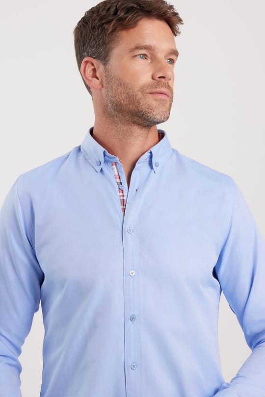 Erkek Slim Fit Dar Kesim Uzun Kollu Pamuklu Oxford Doku Kolay Ütülenebilir Mavi Düğmeli Yaka Gömlek