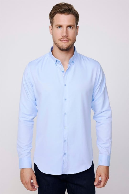 Erkek Slim Fit Dar Kesim Uzun Kollu Pamuklu Oxford Doku Kolay Ütülenebilir Mavi Düğmeli Yaka Gömlek