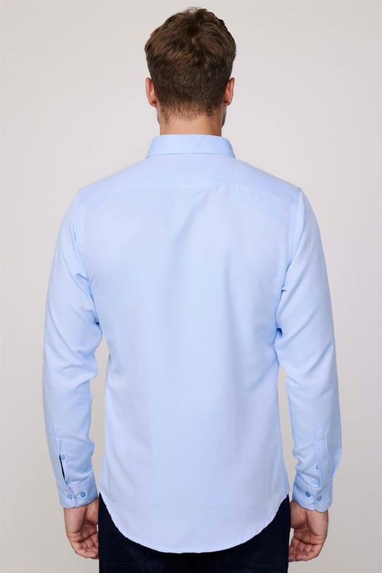 Erkek Slim Fit Dar Kesim Uzun Kollu Pamuklu Oxford Doku Kolay Ütülenebilir Mavi Düğmeli Yaka Gömlek