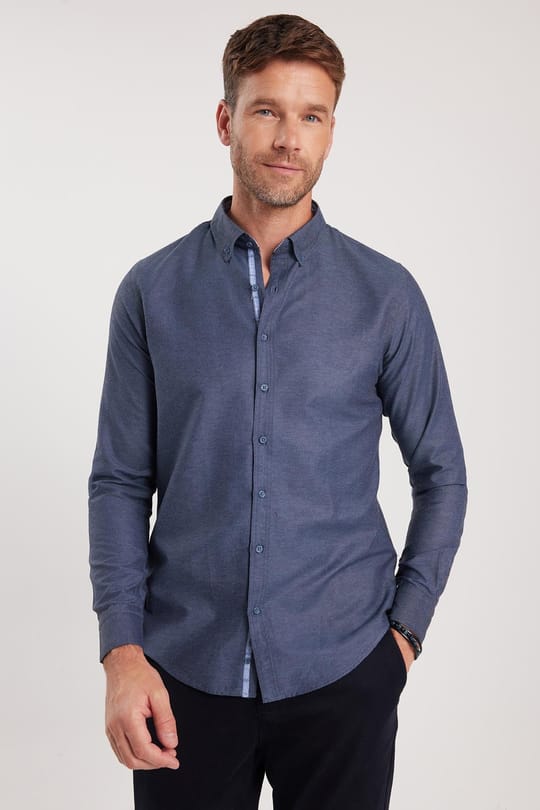 Erkek Slim Fit Dar Kesim Uzun Kollu Pamuklu Oxford Doku Kolay Ütülenebilir Mavi Düğmeli Yaka Gömlek