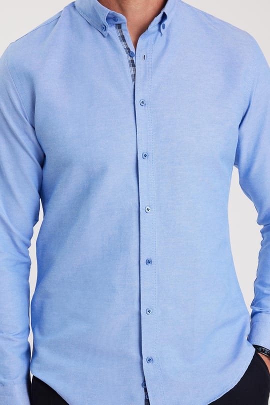 Erkek Slim Fit Dar Kesim Uzun Kollu Pamuklu Oxford Doku Kolay Ütülenebilir Mavi Düğmeli Yaka Gömlek