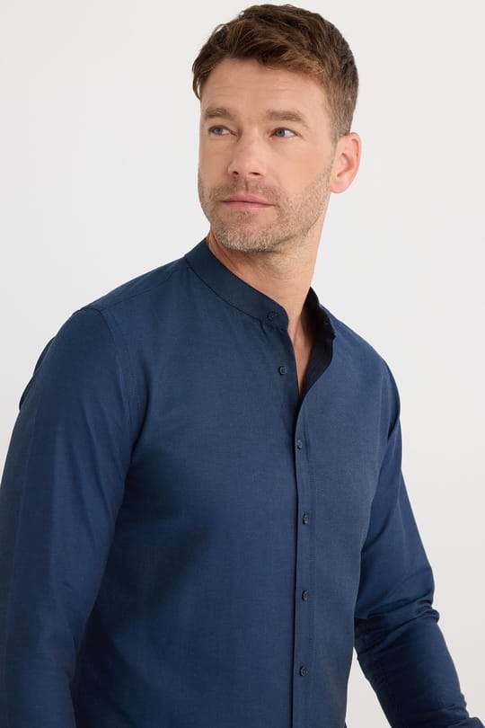 Erkek Slim Fit Dar Kesim Pamuklu Kolay Ütü Lacivert Hakim Yaka Gömlek