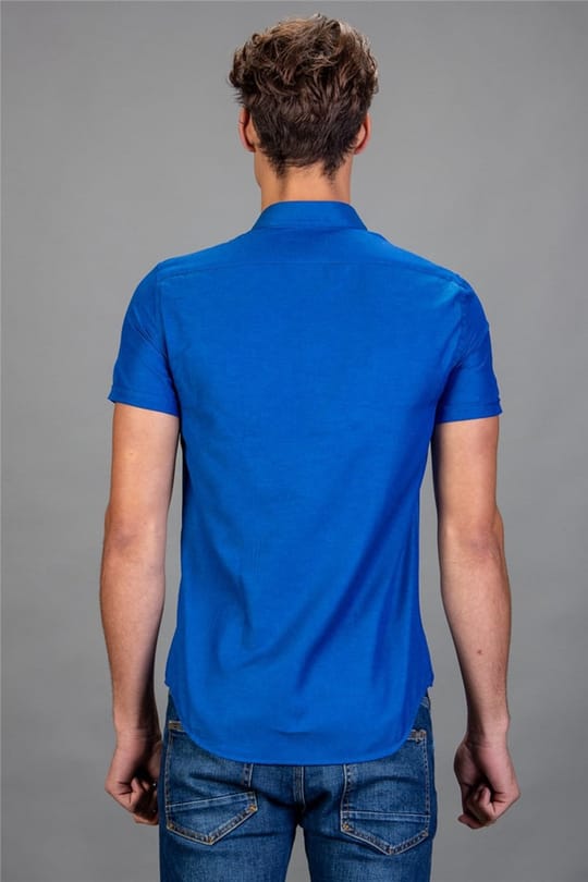 Erkek Slim Fit Dar Kesim Kısa Kollu Pamuklu Oxford Doku Sax Mavi Düğmeli Yaka Gömlek