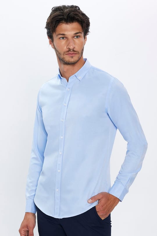 Erkek Slim Fit Dar Kesim Uzun Kollu Pamuklu Kolay Ütü Mavi Düğmeli Yaka Gömlek