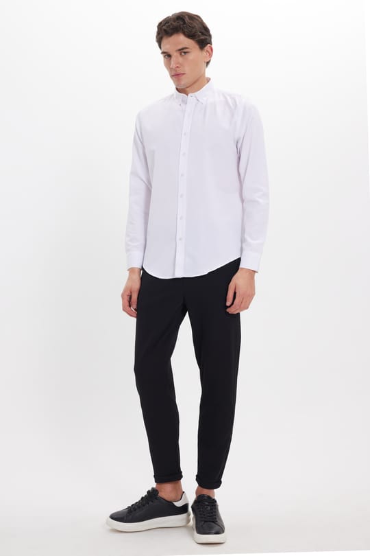 Erkek Slim Fit Dar Kesim Uzun Kollu Pamuklu Kolay Ütü Beyaz Düğmeli Yaka Gömlek