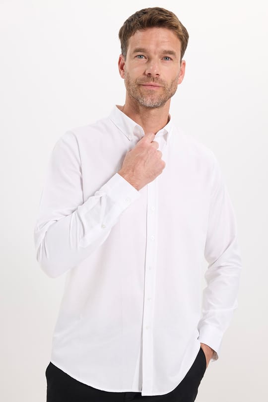 Erkek Slim Fit Dar Kesim Uzun Kollu Pamuklu Kolay Ütülenebilir Beyaz Düğmeli Yaka Gömlek