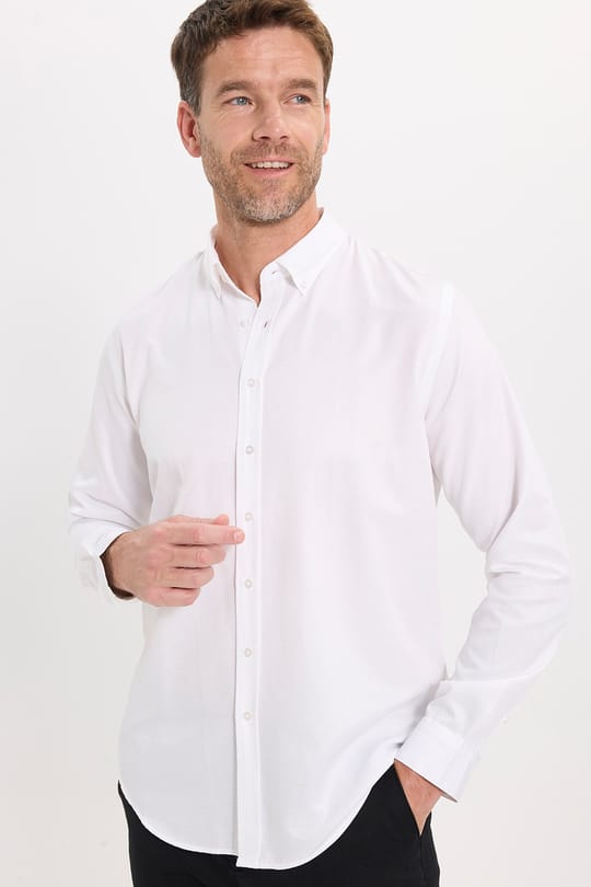 Erkek Slim Fit Dar Kesim Uzun Kollu Pamuklu Kolay Ütülenebilir Beyaz Düğmeli Yaka Gömlek