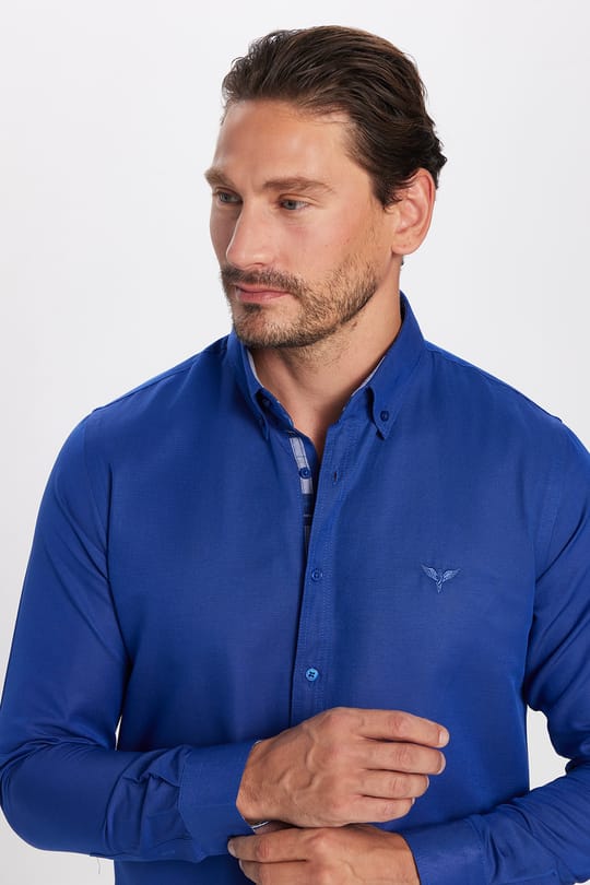 Erkek Slim Fit Dar Kesim Uzun Kollu Pamuklu Oxford Doku Sax Mavi Düğmeli Yaka Gömlek