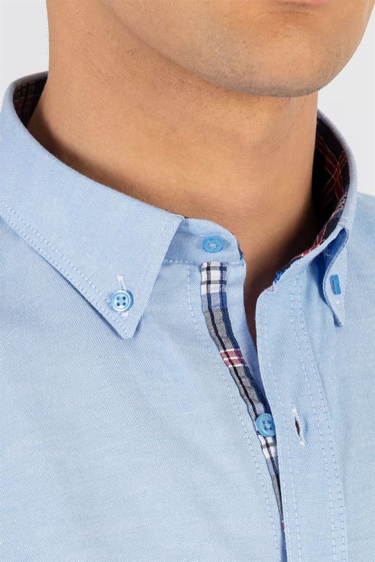 Erkek Slim Fit Dar Kesim Uzun Kollu Pamuklu Oxford Doku Kolay Ütülenebilir Mavi Düğmeli Yaka Gömlek