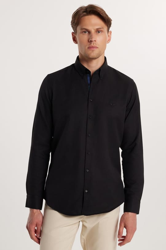 Erkek Slim Fit Dar Kesim Uzun Kollu Pamuklu Oxford Doku Kolay Ütülenebilir Siyah Düğmeli Yaka Gömlek