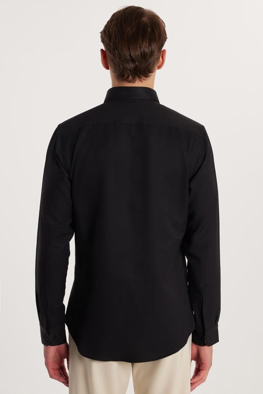 Erkek Slim Fit Dar Kesim Uzun Kollu Pamuklu Oxford Doku Kolay Ütülenebilir Siyah Düğmeli Yaka Gömlek