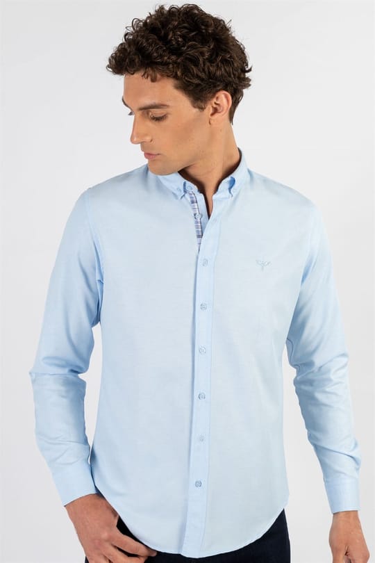 Erkek Slim Fit Dar Kesim Uzun Kollu Pamuklu Oxford Doku Kolay Ütülenebilir Mavi Düğmeli Yaka Gömlek