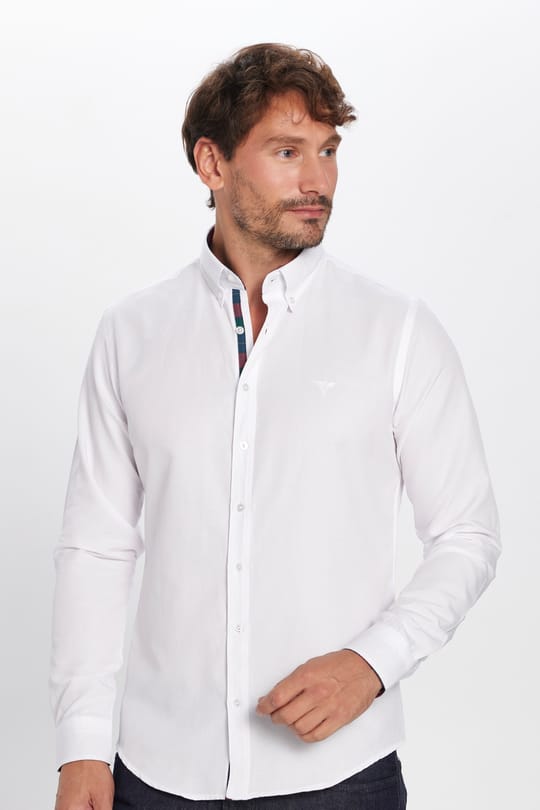 Erkek Slim Fit Dar Kesim Uzun Kollu Pamuklu Oxford Doku Kolay Ütülenebilir Beyaz Düğmeli Yaka Gömlek