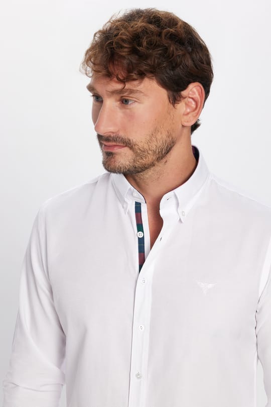 Erkek Slim Fit Dar Kesim Uzun Kollu Pamuklu Oxford Doku Kolay Ütülenebilir Beyaz Düğmeli Yaka Gömlek