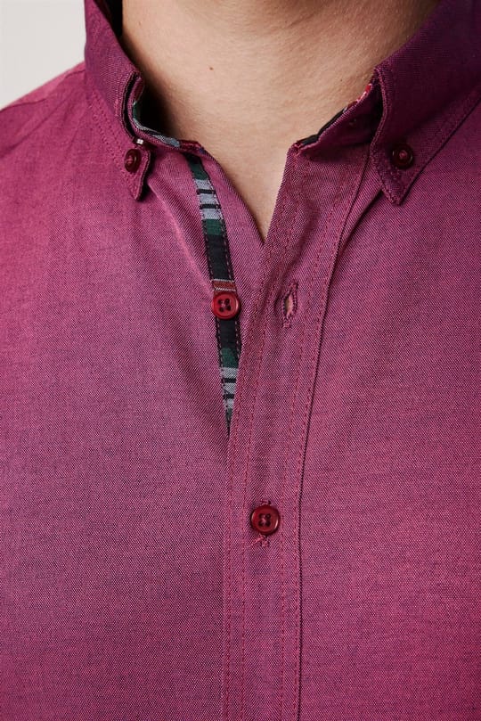 Erkek Slim Fit Dar Kesim Uzun Kollu Pamuklu Oxford Doku Kolay Ütülenebilir Bordo Düğmeli Yaka Gömlek