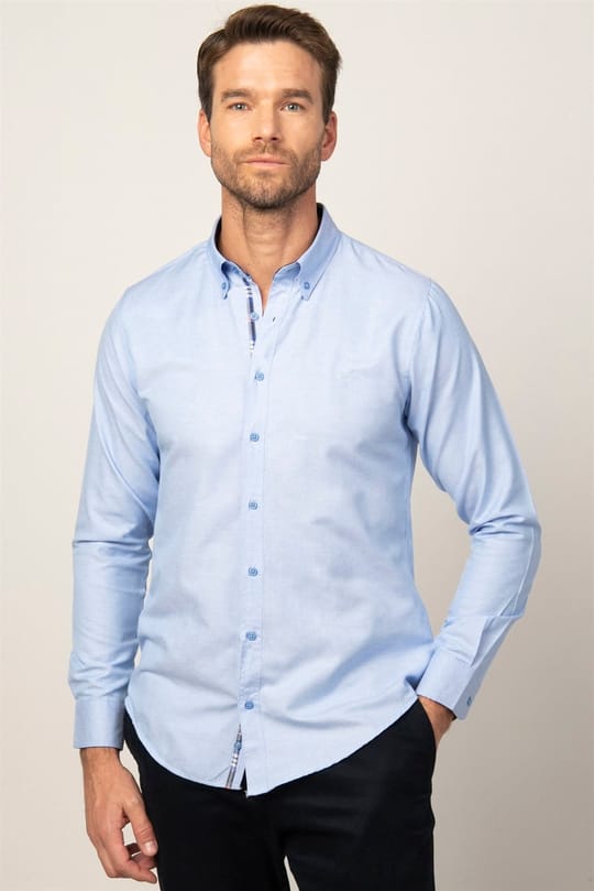 Erkek Slim Fit Dar Kesim Uzun Kollu Pamuklu Oxford Doku Kolay Ütülenebilir Mavi Düğmeli Yaka Gömlek