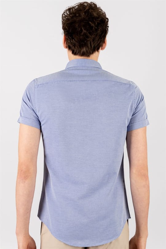 Erkek Slim Fit Dar Kesim Kısa Kollu Pamuklu Oxford Doku Sax Mavi Düğmeli Yaka Gömlek