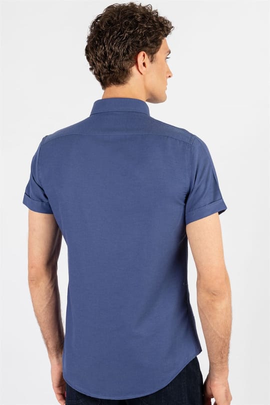 Erkek Slim Fit Dar Kesim Kısa Kollu Pamuklu Oxford Doku İndigo Düğmeli Yaka Gömlek