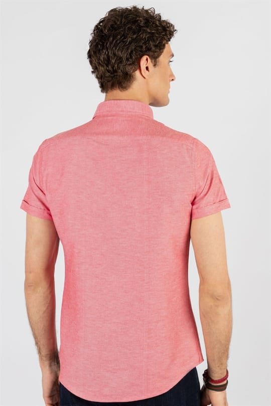 Erkek Slim Fit Dar Kesim Kısa Kollu Pamuklu Oxford Doku Kırmızı Düğmeli Yaka Gömlek