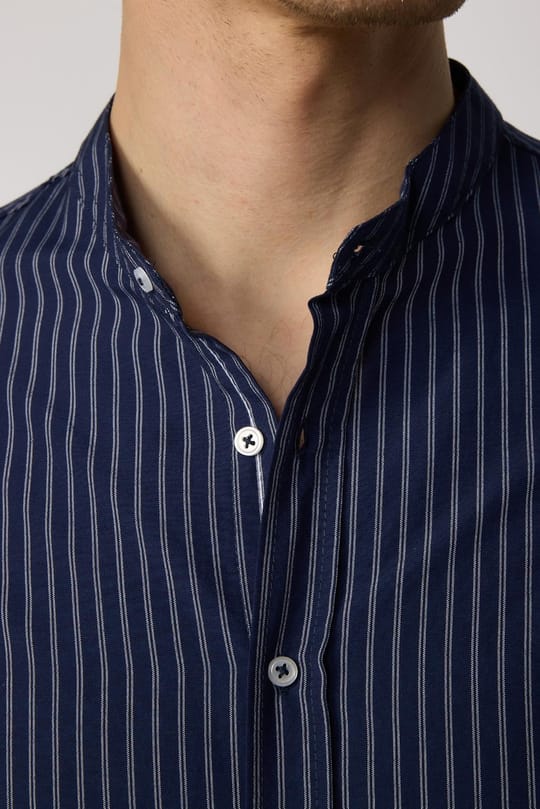Slim Fit Uzun Kollu Hakim Yaka Pamuklu Kolay Ütü Çizgili Erkek Lacivert Gömlek