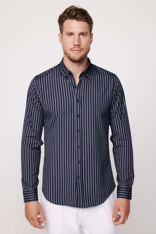 Erkek Slim Fit Dar Kesim Uzun Kollu Pamuklu Kolay Ütü Çizgili Lacivert Düğmeli Yaka Gömlek