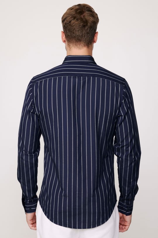 Erkek Slim Fit Dar Kesim Uzun Kollu Pamuklu Kolay Ütü Çizgili Lacivert Düğmeli Yaka Gömlek