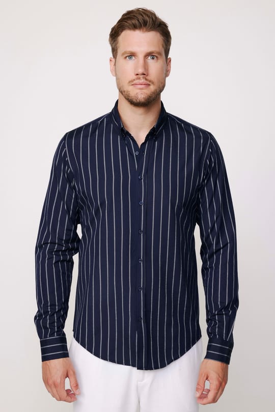 Erkek Slim Fit Dar Kesim Uzun Kollu Pamuklu Kolay Ütü Çizgili Lacivert Düğmeli Yaka Gömlek