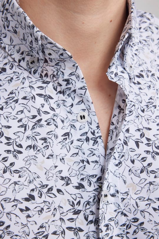 Slim Fit Uzun Kollu Baskılı Desenli Kolay Ütü Yaka Düğmeli Beyaz Gömlek
