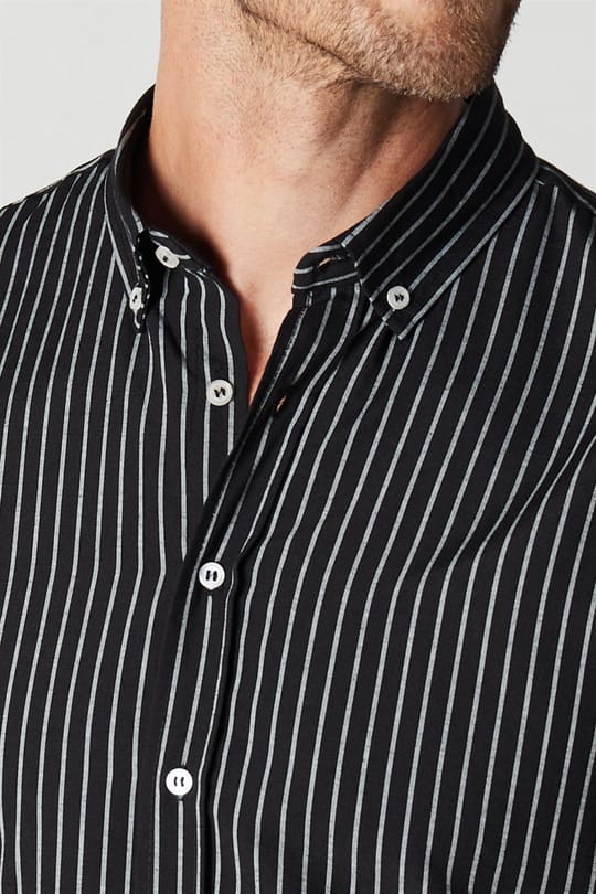 Slim Fit Uzun Kollu Düğmeli Yaka Pamuklu Kolay Ütü Çizgili Erkek Gömlek