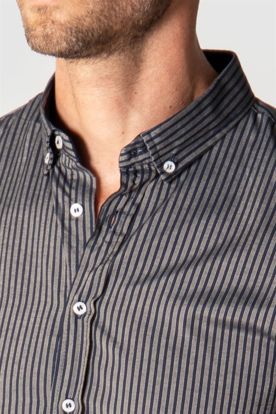 Slim Fit Uzun Kollu Düğmeli Yaka Pamuklu Kolay Ütülenebilir Çizgili Erkek Gömlek