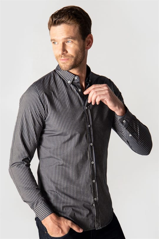 Slim Fit Uzun Kollu Düğmeli Yaka Pamuklu Kolay Ütülenebilir Çizgili Erkek Gömlek