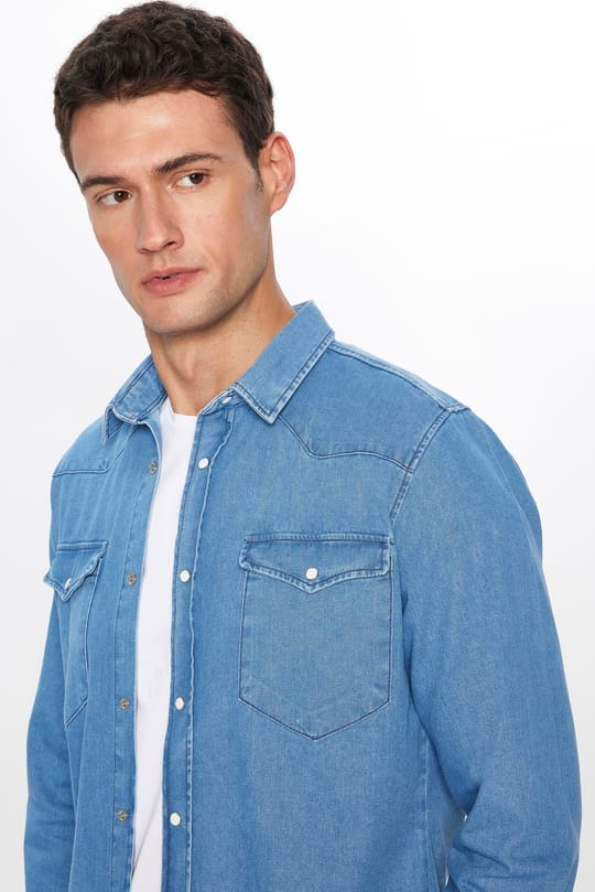 Erkek Slim Fit Dar Kesim Uzun Kollu Çift Cepli Kapaklı Parça Dikişli Mavi Denim Kot Gömlek