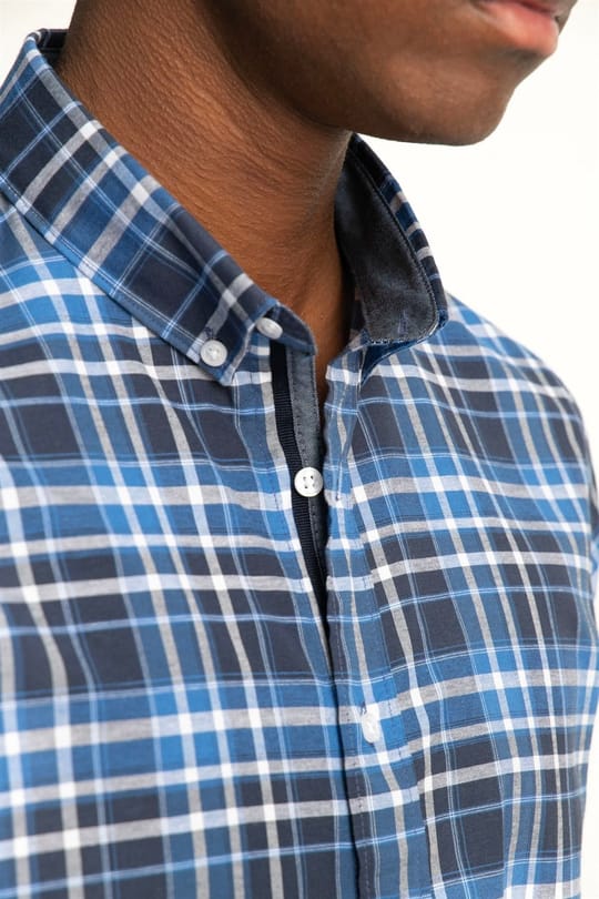 Erkek Slim Fit Dar Kesim Uzun Kollu Pamuklu Kolay Ütü Kareli Düğmeli Yaka Gömlek