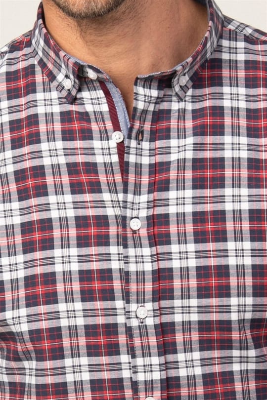 Erkek Slim Fit Dar Kesim Uzun Kollu Pamuklu Kolay Ütü Kareli Düğmeli Yaka Gömlek