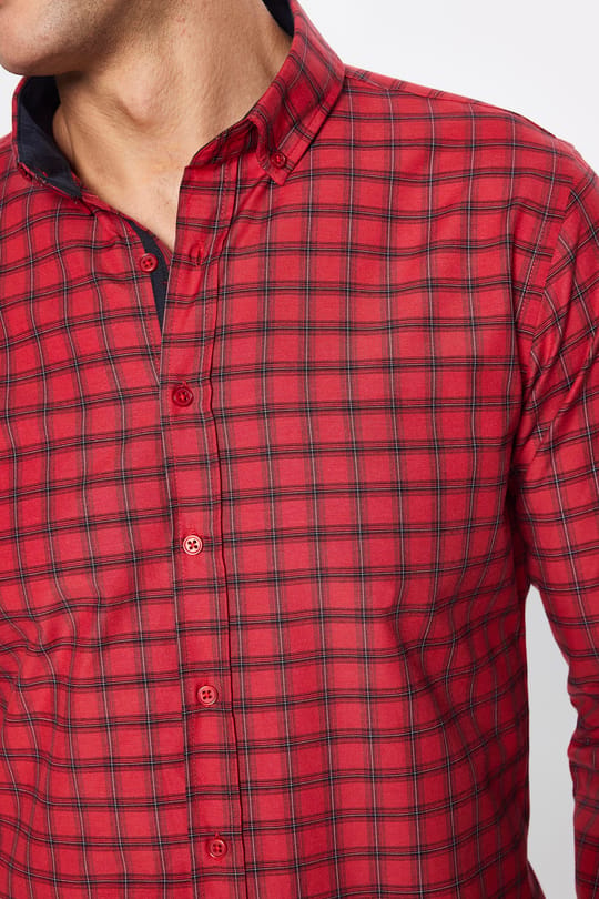 Erkek Slim Fit Dar Kesim Uzun Kollu Pamuklu Kolay Ütü Kareli Düğmeli Yaka Gömlek