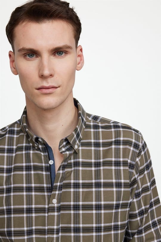 Erkek Slim Fit Dar Kesim Uzun Kollu Pamuklu Kolay Ütü Kareli Düğmeli Yaka Gömlek