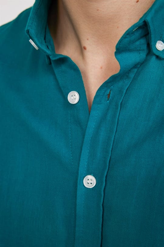 Erkek Slim Fit Dar Kesim %100 Pamuk Keten Doku Düğmeli Yaka Petrol Renk Gömlek