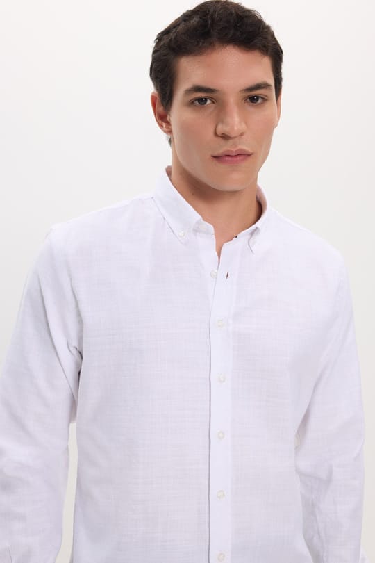 Erkek Slim Fit Dar Kesim %100 Pamuk Keten Doku Düğmeli Yaka Beyaz Gömlek
