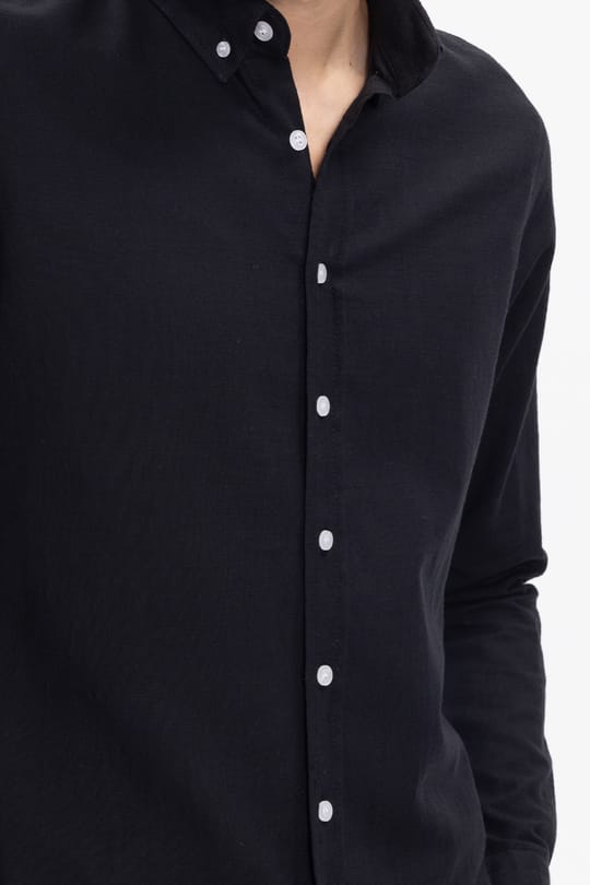 Erkek Slim Fit Dar Kesim %100 Pamuk Keten Doku Düğmeli Yaka Siyah Gömlek