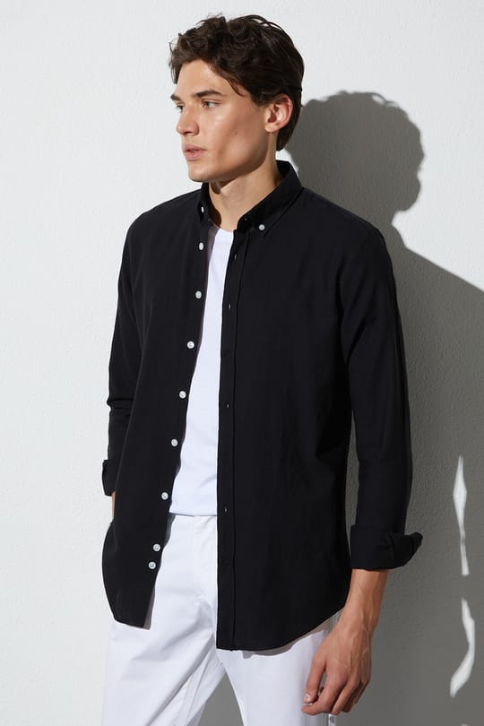 Erkek Slim Fit Dar Kesim %100 Pamuk Keten Doku Düğmeli Yaka Siyah Gömlek