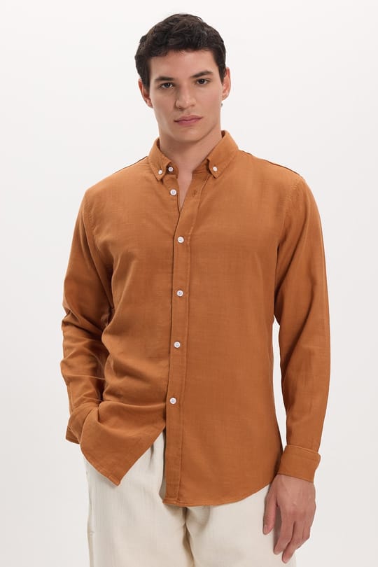 Erkek Slim Fit Dar Kesim %100 Pamuk Keten Doku Düğmeli Yaka Kiremit Renk Gömlek